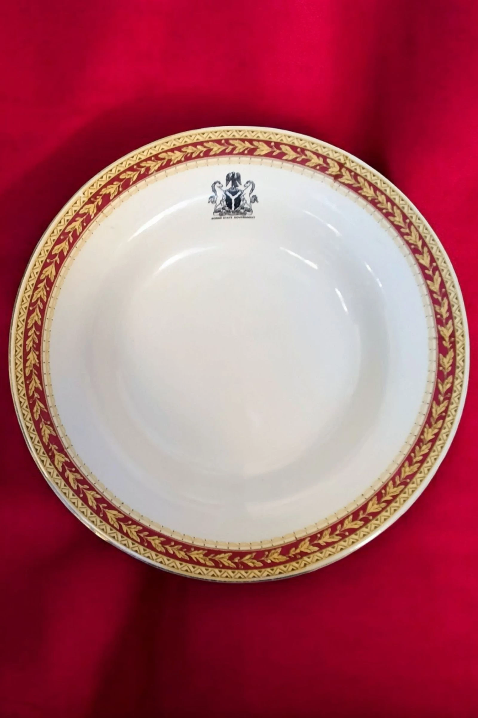 Antique Sampson Bridgwood & Son Deep Plate – Borno State Government (Nigeria – photo 3